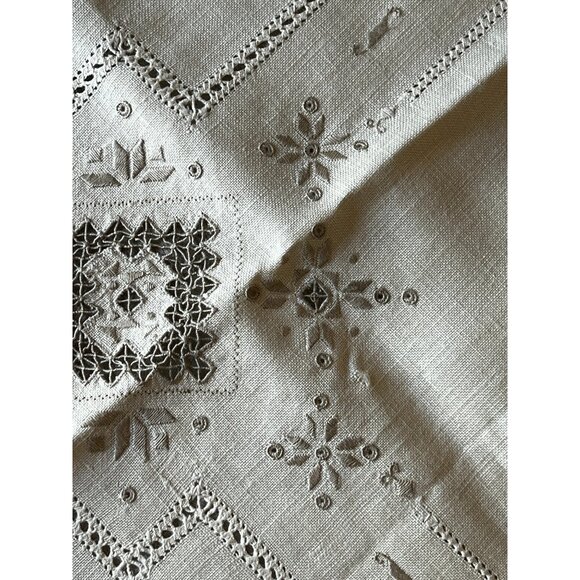 Madeira Linen Tablecloth With Embroidery Cutwork Pulled Thread Beige 33.5x32.75 - Picture 7 of 12